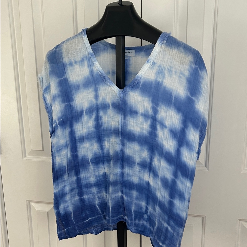 Michael Stars Blue and White Tie-Dye V-Neck Top